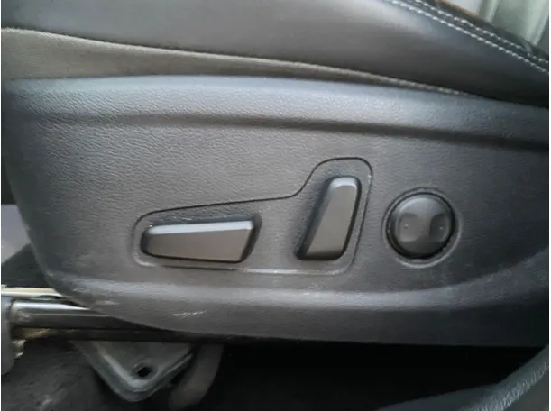 Car image 27