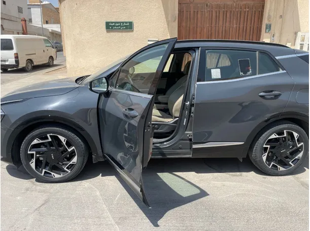 Car image 13