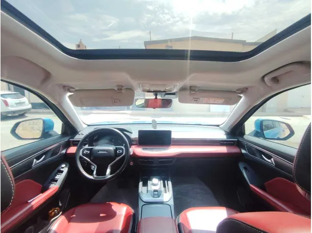 Car image 19