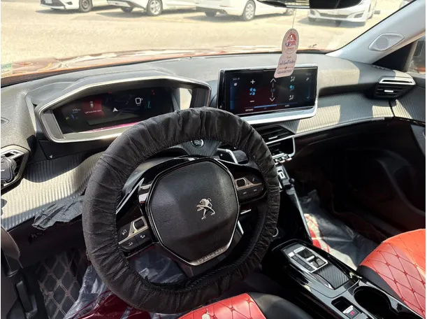 Car image 13