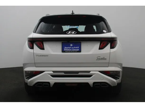 Car image 12