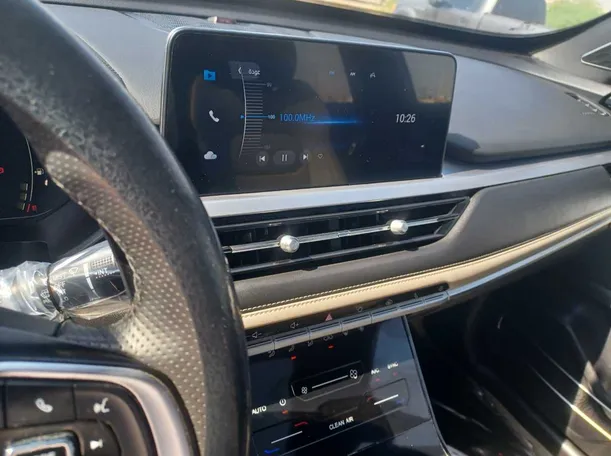 Car image 18