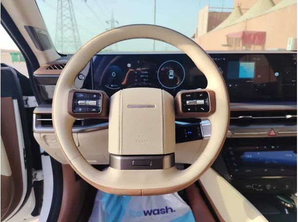 Car image 25