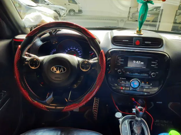 Car image 16