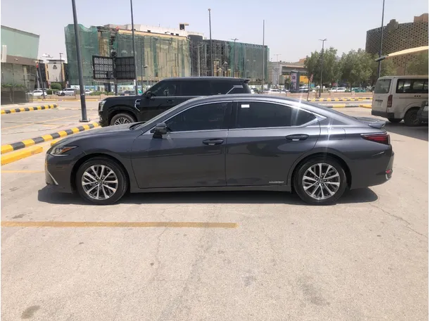 Car image 8