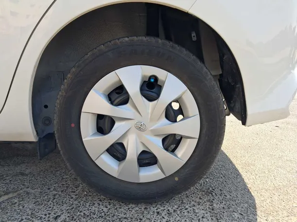 Car image 9
