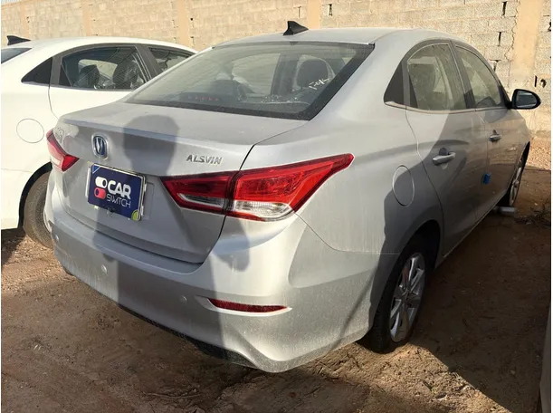 Car image 4