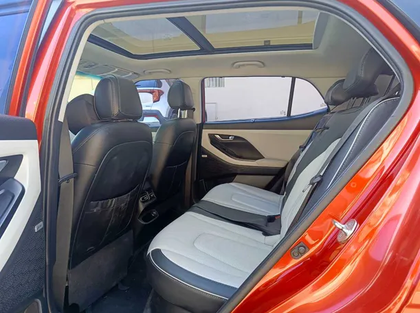 Car image 17
