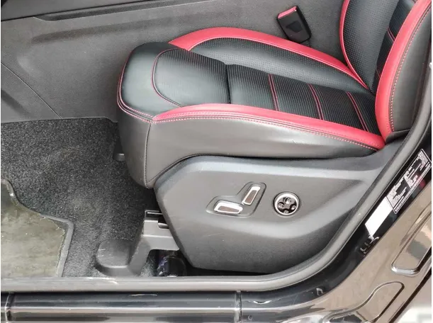 Car image 32