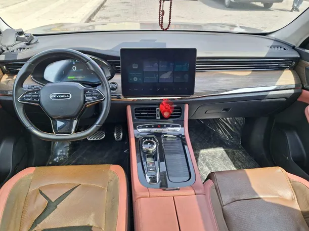 Car image 16