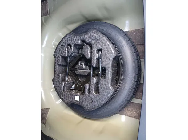 Car image 23