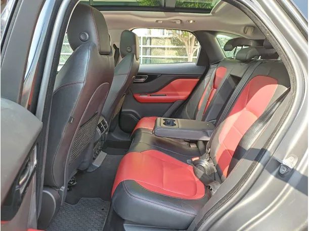 Car image 13