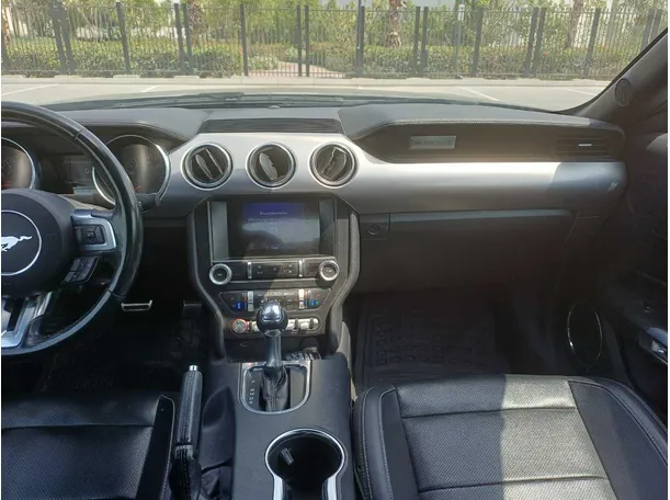 Car image 16
