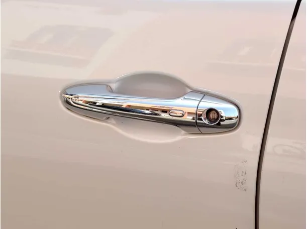 Car image 36