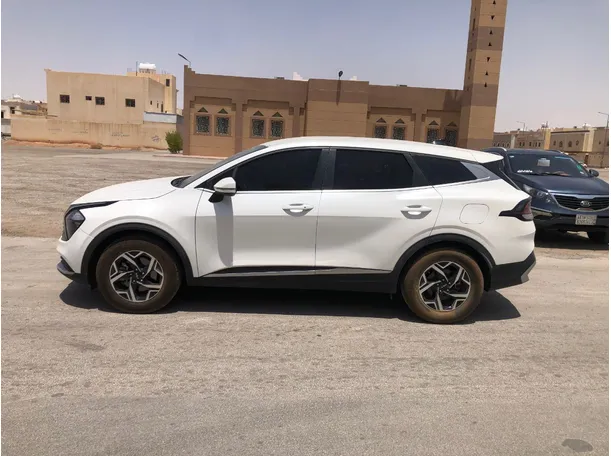 Car image 8