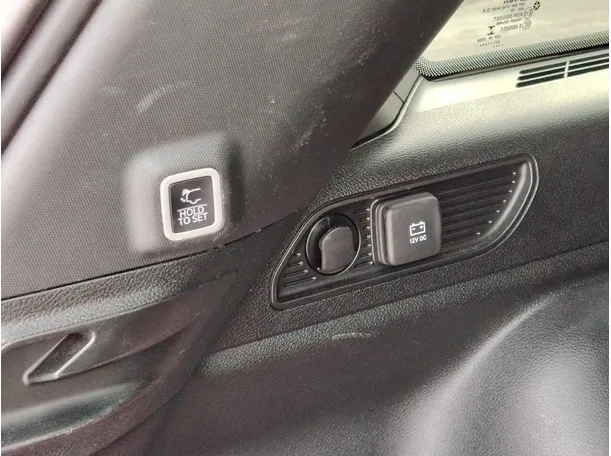 Car image 30