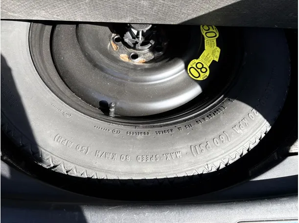 Car image 30
