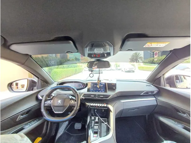 Car image 14