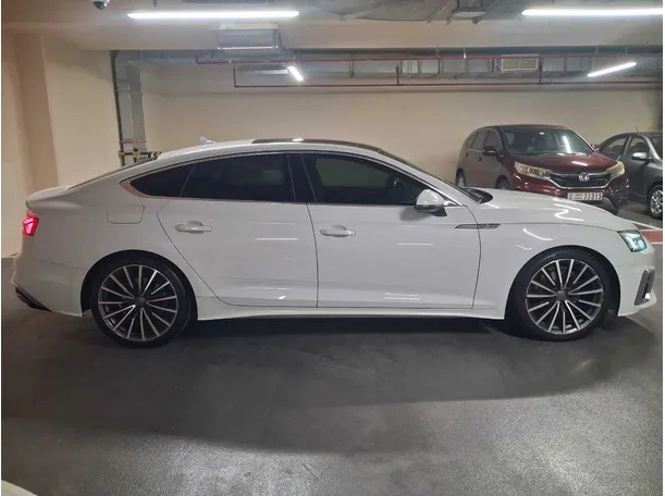 Car image 8