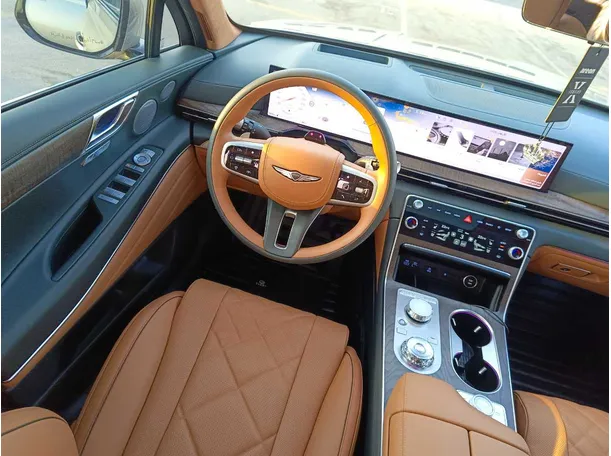 Car image 24