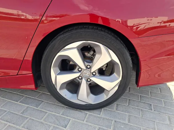 Car image 9