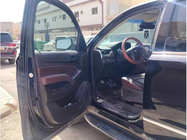 Car image 12