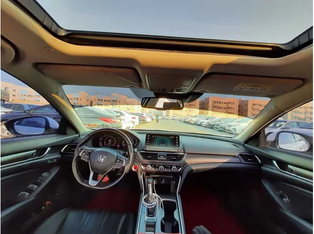 Car image 17