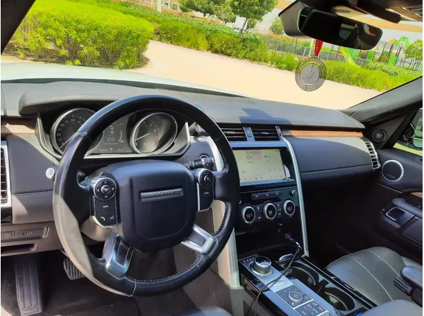 Car image 11