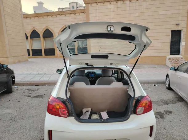 Car image 30