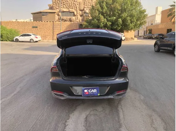 Car image 19