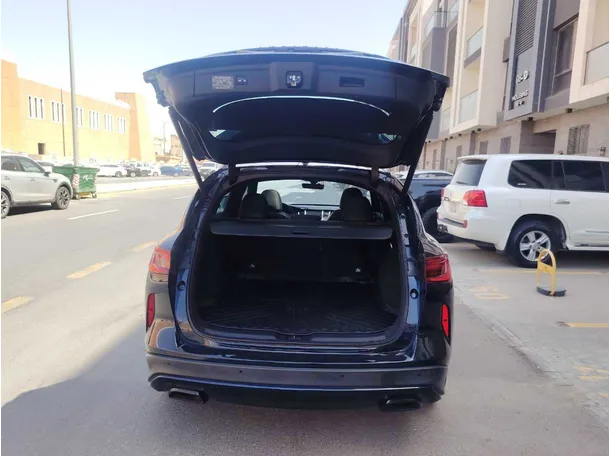 Car image 24