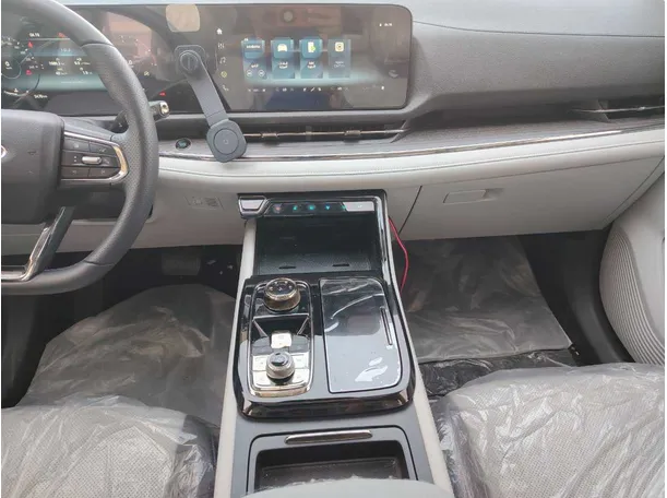 Car image 18