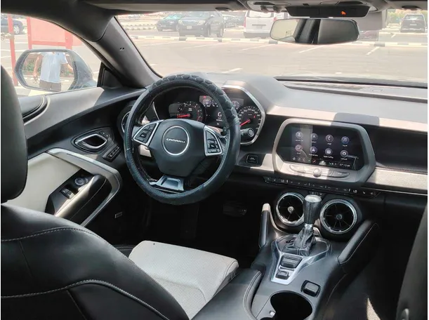 Car image 17