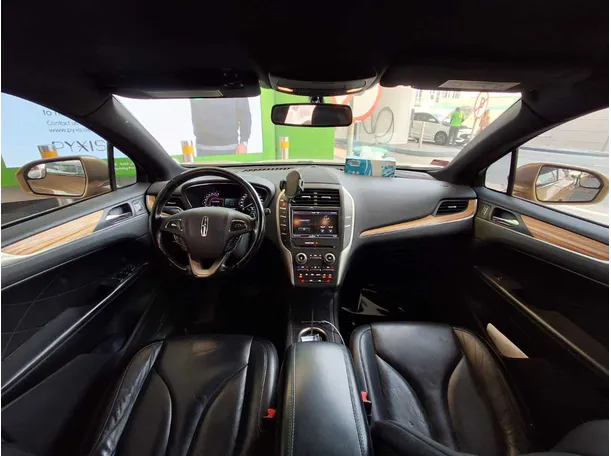 Car image 14