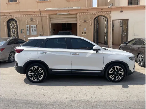 Car image 4