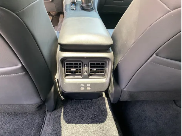 Car image 32