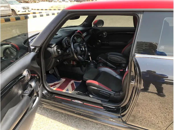 Car image 12