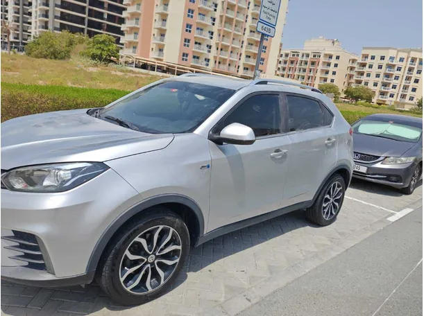 Car image 4