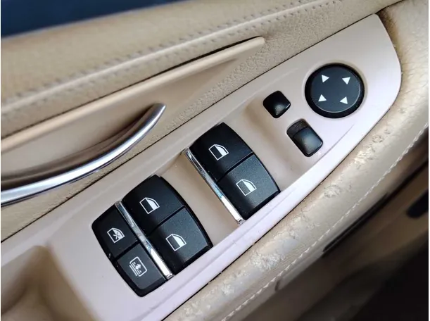 Car image 31