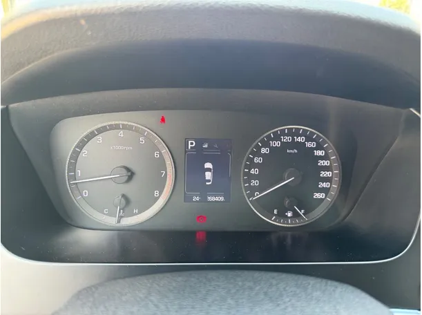 Car image 17