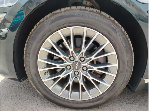 Car image 10