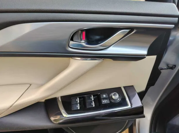 Car image 36