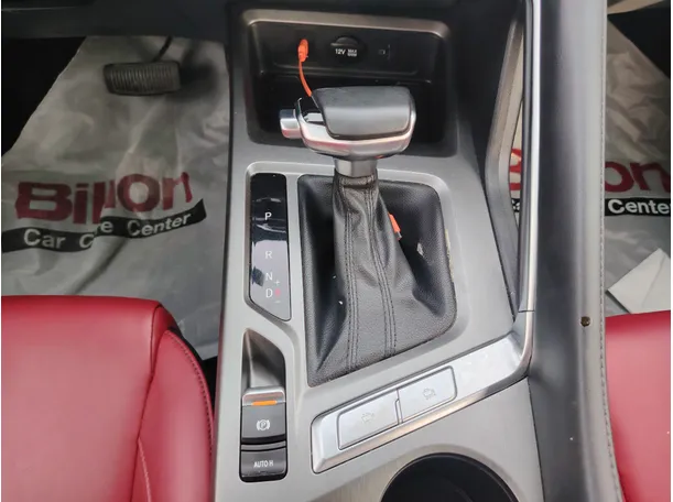 Car image 19