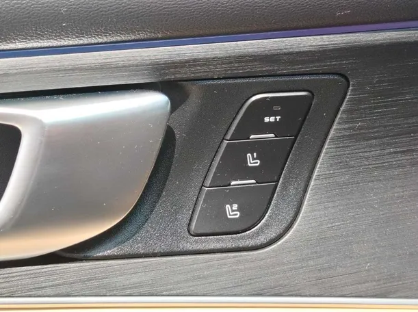 Car image 29