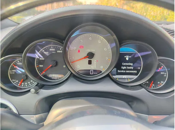 Car image 32