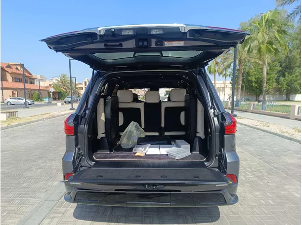 Car image 32