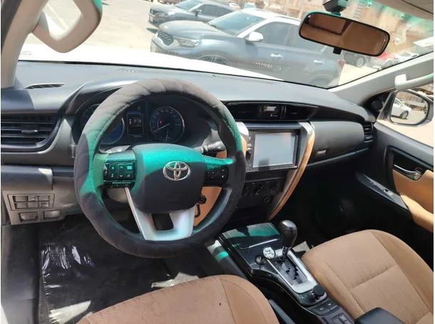 Car image 13