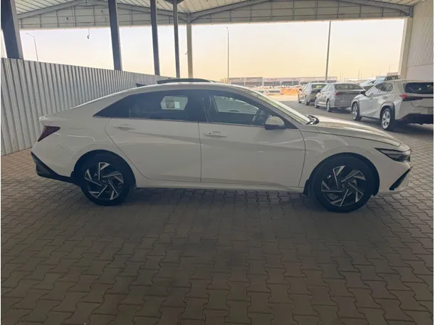 Car image 4