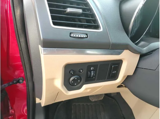 Car image 34