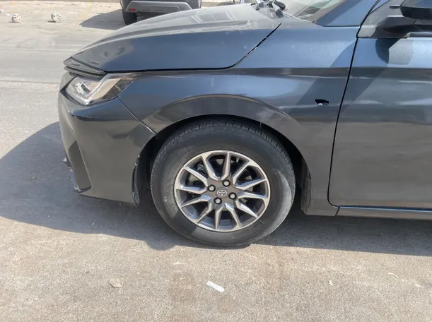 Car image 9